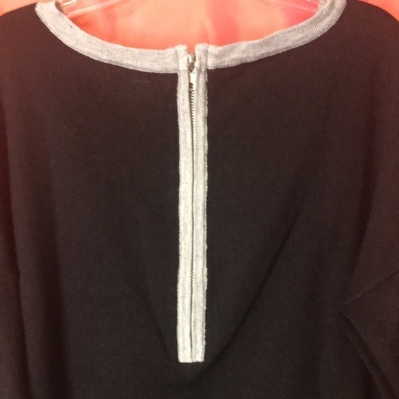 Onea Women’s Sweater Black Gray Color Block Size L Zips in back EUC - Picture 6 of 10